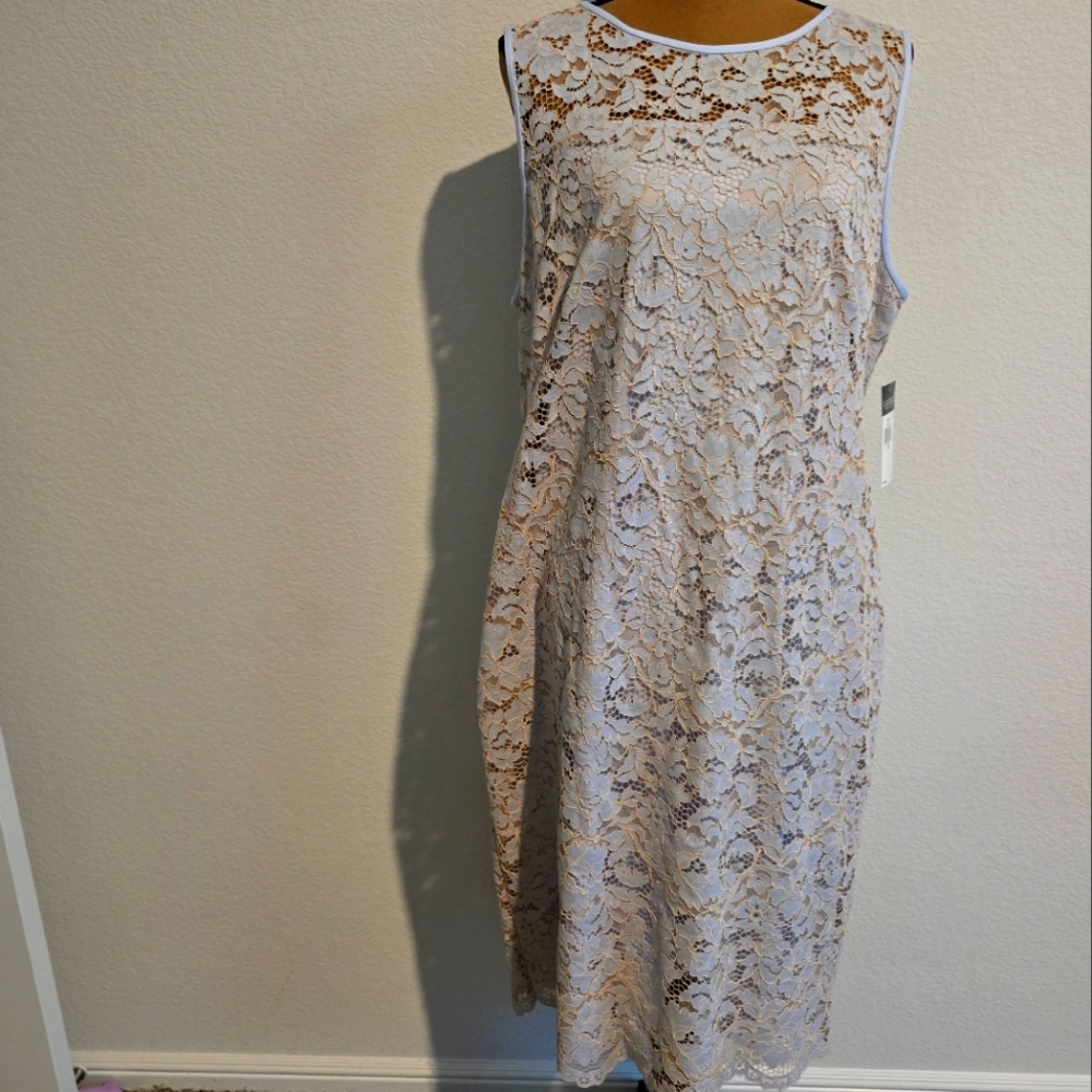 Elegant Ralph Lauren Lace Sleeveless Dress